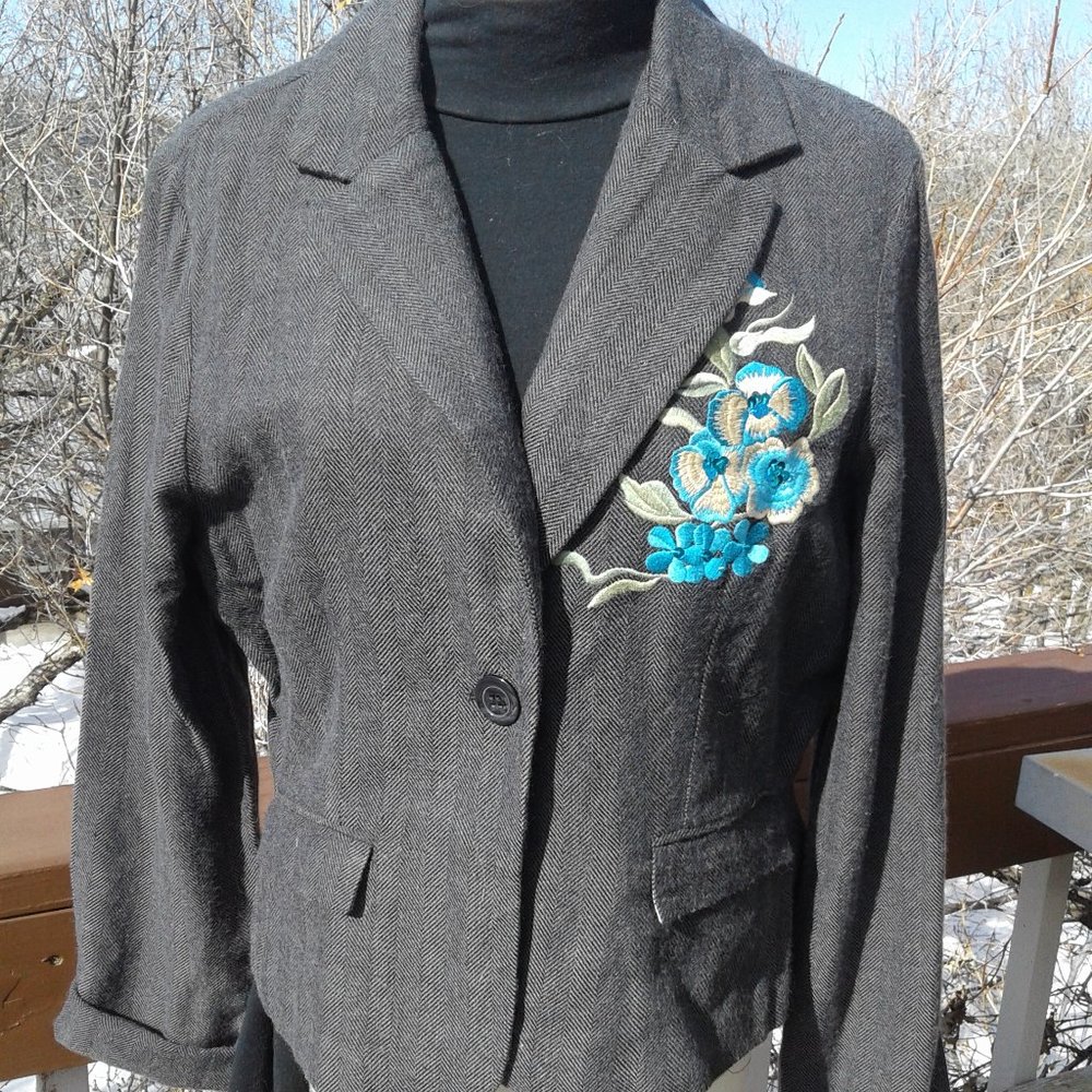 NWT Fang Clothing Embroidered Embellished Womens Blazer/Jacket. Retro Styling.